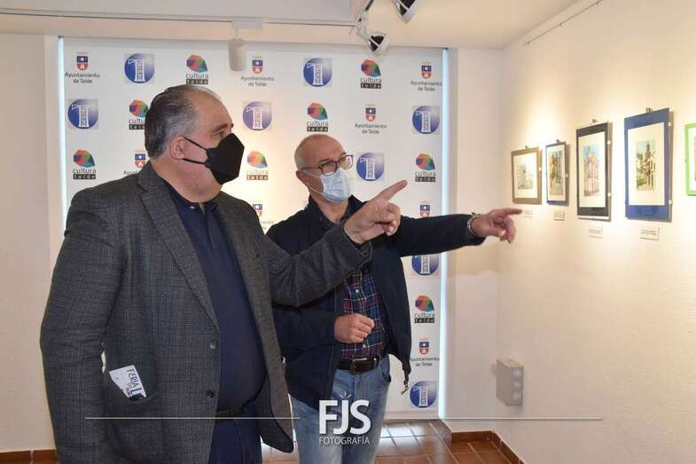 El artista José Gutiérrez y el concejal de Cultura, Juan Martel, en el acto inaugural de la exposición/Francisco Javier Santana.